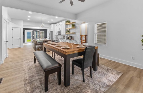 Indianapolis House | Farm House DT Indy with Pool Table