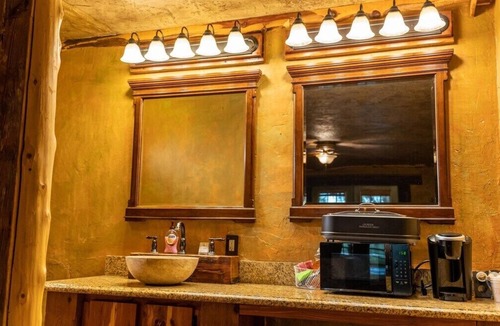Satin Cabin | Farm House Room - ADA