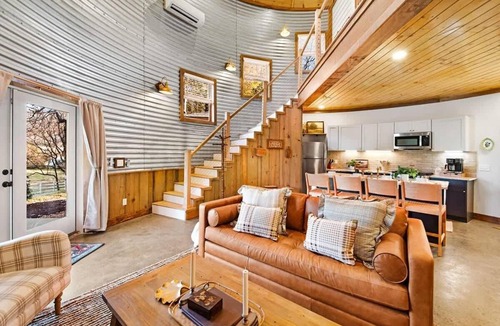 Lookout Valley Neighborhood Association House | Farm Silo with Mountain Views & Hot Tub