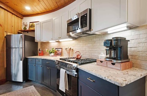 Lookout Valley Neighborhood Association House | Farm Silo with Mountain Views & Hot Tub