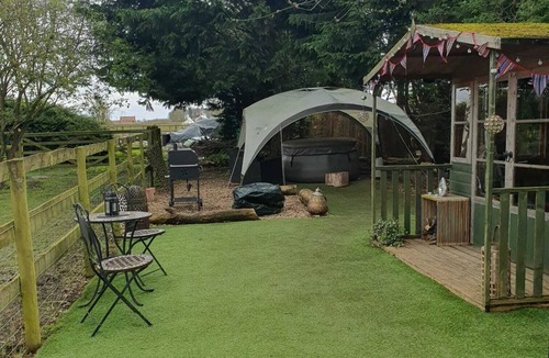 Wisbech House | Farm stay amongst friendly llamas