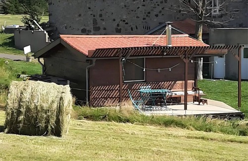 Mazan-l'Abbaye Ski Chalet | Farm Stay Chalet for Rent in the Mountains