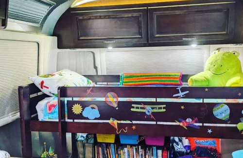 Hollister House | Farm Stay🐮 🐥 🐐 🥚