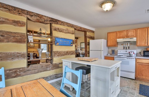 Lovettsville House | Farm View Cottage With Pond