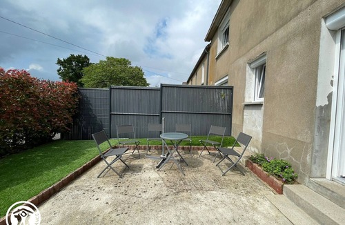 Saint-Aubin-des-Ormeaux Cottage | Farmhouse Stay Near Puy du Fou: Relaxing Rural Retreat with Terrace and Modern Amenities
