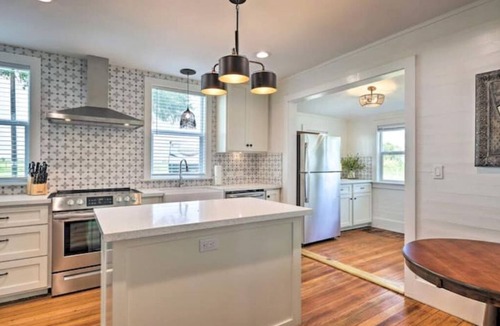 Schulenburg House | Farmhouse+5 acres.Close to town but still country!