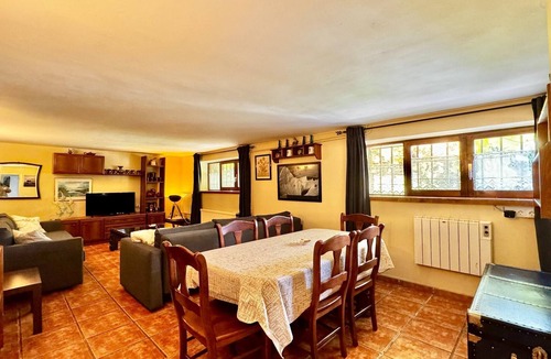 Galapagar Apartment | Farmhouse Apartment with Pool