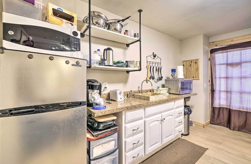 Tower Heights Apartment | Farmhouse Apt on Route 66 - 12 Miles to Downtown