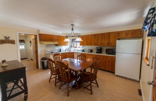 Farmington Other | Farmhouse at Fernstone - Family Retreat for All Seasons