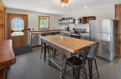 Interlaken Villa | Farmhouse at the Cayuga Shoreline