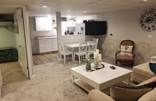 Lonergan Apartment | Farmhouse at the Cove on Lake Mac