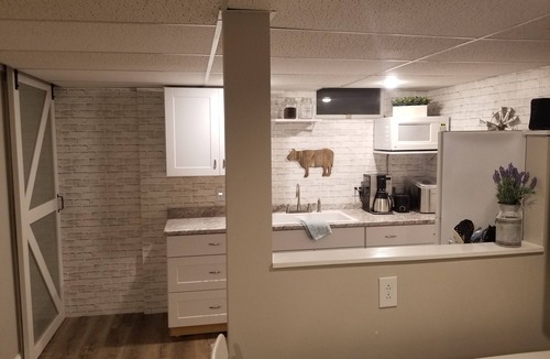 Lonergan Apartment | Farmhouse at the Cove on Lake Mac