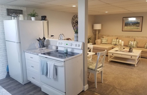 Lonergan Apartment | Farmhouse at the Cove on Lake Mac