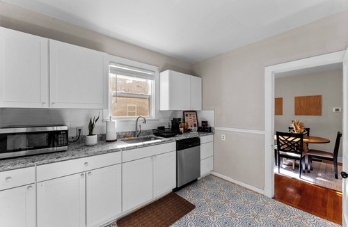 Richmond Apartment | Farmhouse Boho Retreat Peaceful 2 BR w/Porch and Fenced Backyard
