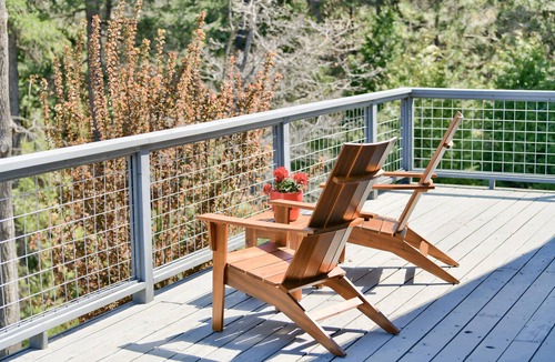 Colfax Ski Chalet | Farmhouse cabin with spectacular lake view