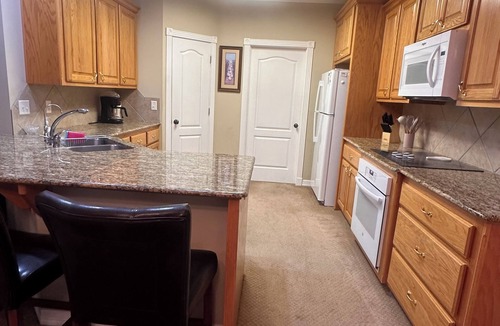 Emerald Forest House | FARMHOUSE CHARM, located just 4.4 miles from Kyle Field & Texas A & M