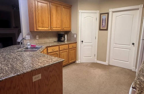 Emerald Forest House | FARMHOUSE CHARM, located just 4.4 miles from Kyle Field & Texas A & M