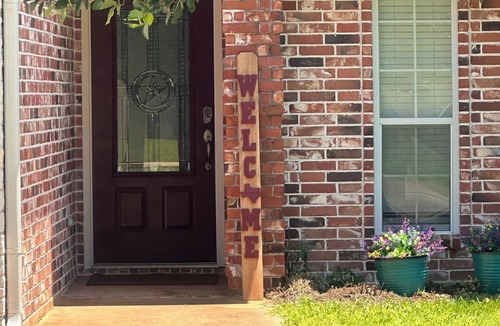 Emerald Forest House | FARMHOUSE CHARM, located just 4.4 miles from Kyle Field & Texas A & M