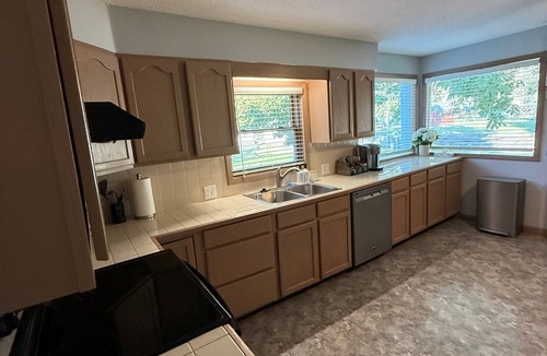 Centerville House | Farmhouse Comfort on Acreage Near Rathbun Lake