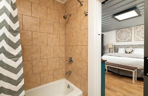 Gatlinburg House | Farmhouse Cottage 6 Close to Downtown