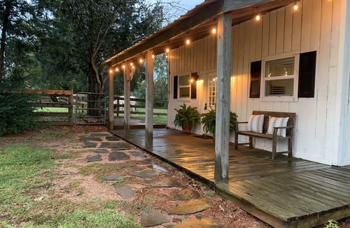 Sealy Cottage | Farmhouse Cottage on Private Texas Ranch