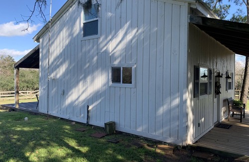 Sealy Cottage | Farmhouse Cottage on Private Texas Ranch