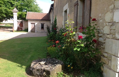 Vendeuvre-du-Poitou Apartment | FARMHOUSE 10 MINUTES FROM FUTUROSCOPE