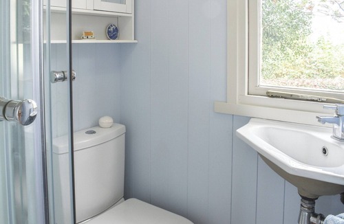 Churt Cottage | Farmhouse Garden Shepherds Hut