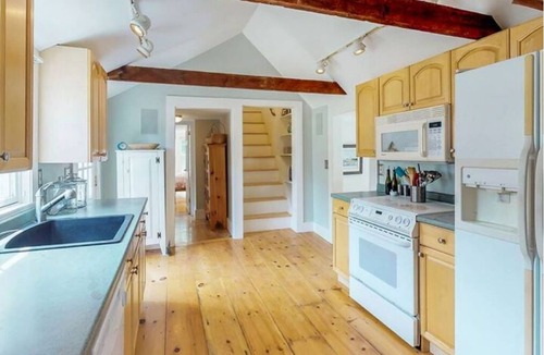 Kittery Point House | Farmhouse Gem with hot tub & fireplace