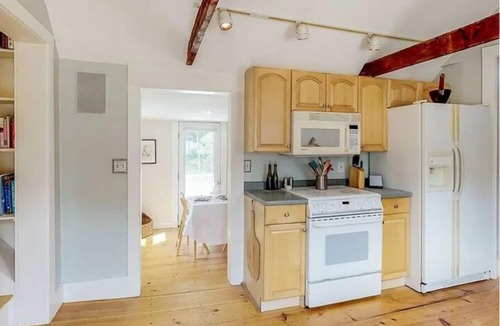 Kittery Point House | Farmhouse Gem with hot tub & fireplace