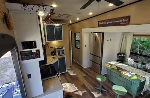 Lecanto House | Farmhouse Glamping-10 mins to 3 Sisters Springs