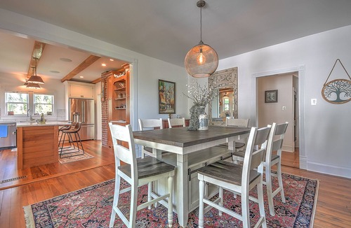 Abingdon House | Farmhouse great location.