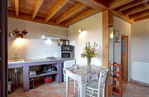 Saint-Julien-la-Vetre Cottage | Farmhouse in Auvergne, terrace, pets allowed