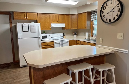 Brookston House | Farmhouse in beautiful country setting close to Purdue