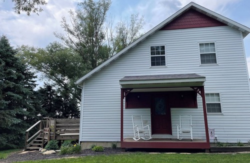 Brookston House | Farmhouse in beautiful country setting close to Purdue