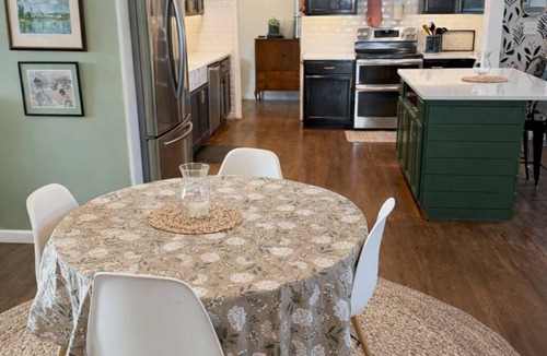 Dawsonville House | Farmhouse in Dawsonville-Perfect for groups!