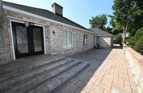 Ono House | Farmhouse in Hershey