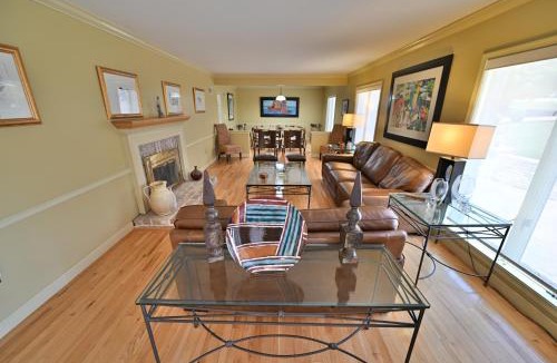 Ono House | Farmhouse in Hershey