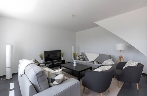 Laigne-en-Belin Apartment | Farmhouse in Laigné near Le Mans Circuit