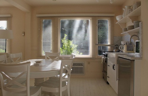 Calistoga Cottage | Farmhouse in the Heart of Napa Valley. Pool and Hot Tub