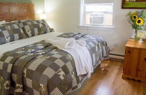 Canning Bed & Breakfast | Farmhouse Inn B&B