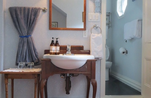 Canning Bed & Breakfast | Farmhouse Inn B&B