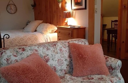 Canning Bed & Breakfast | Farmhouse Inn B&B