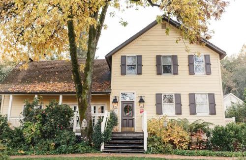 Forestville Hotel | Farmhouse Inn