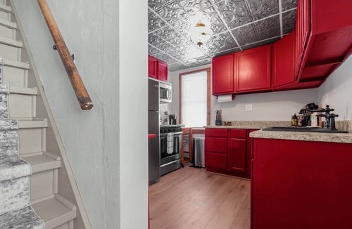 Erie House | Farmhouse less than a mile from beaches