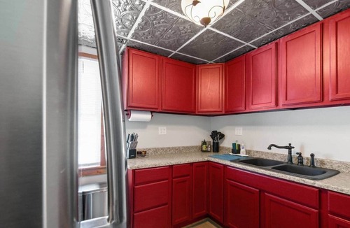 Erie House | Farmhouse less than a mile from beaches