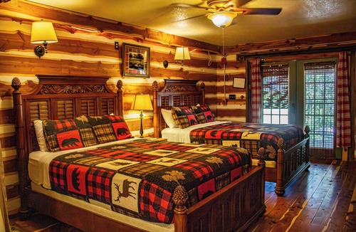 Satin Cabin | Farmhouse Lodge Room, Exquisite Sunrises