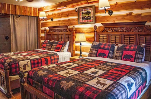 Satin Cabin | Farmhouse Lodge Room, Exquisite Sunrises