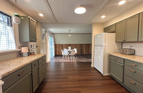 Creal Springs House | Farmhouse Loft with pond + pasture views in Creal Springs