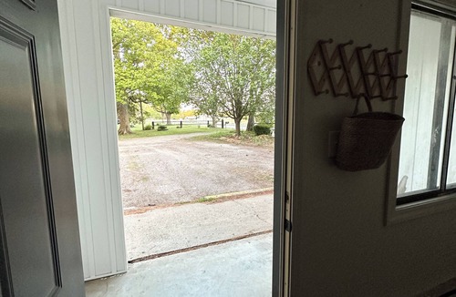 Creal Springs House | Farmhouse Loft with pond + pasture views in Creal Springs
